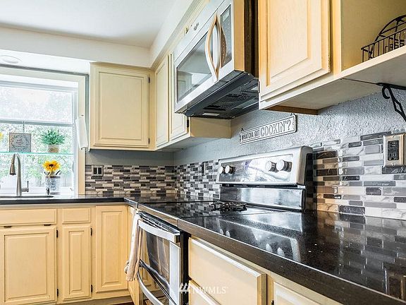 5th image of 1405 Alki St NE