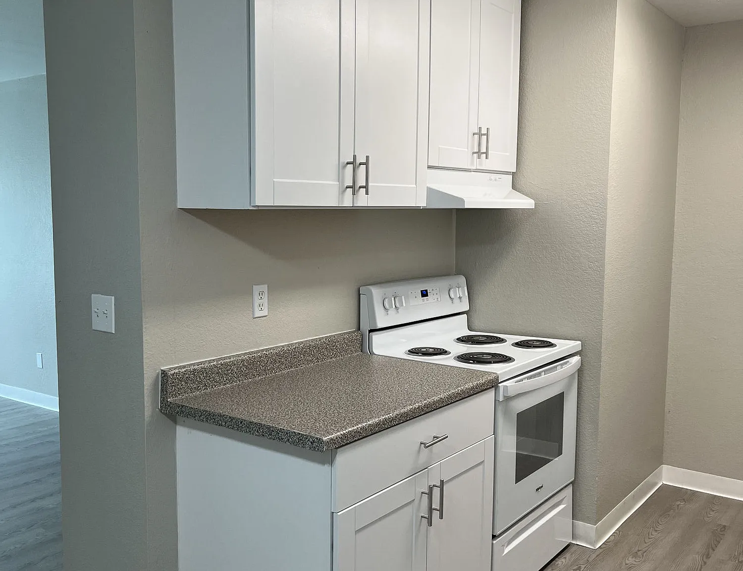 Glenbrook Apartments — Photo 1
