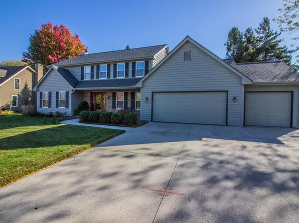 371 West Juniper DRIVE, Grafton, WI 53024