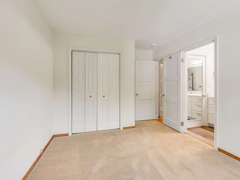 558 Beresford Ave — Photo 21