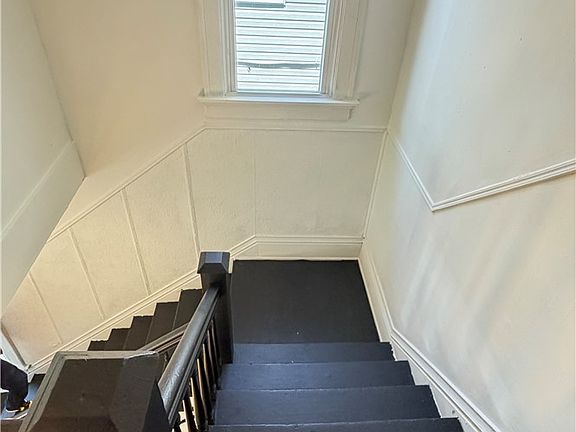 5th image of 419 Baltimore St