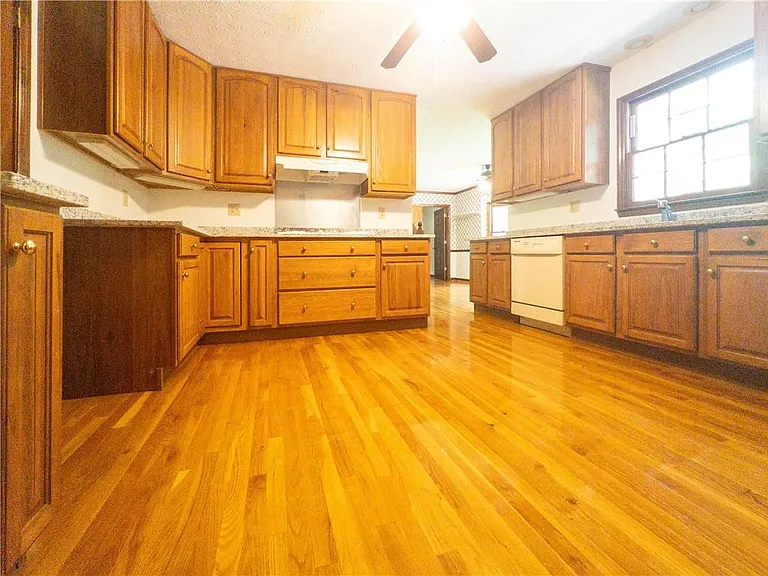 965 Millbrook Ct — Photo 10