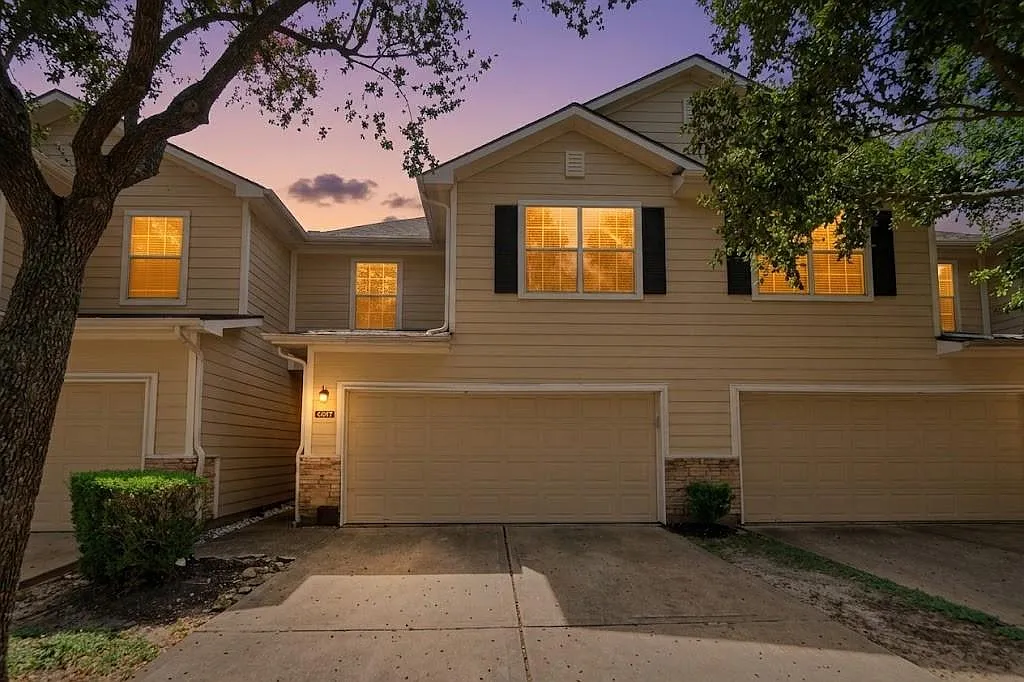 3 bed, 2.5 bath, 1668 sqft, $1,800 — Photo 1