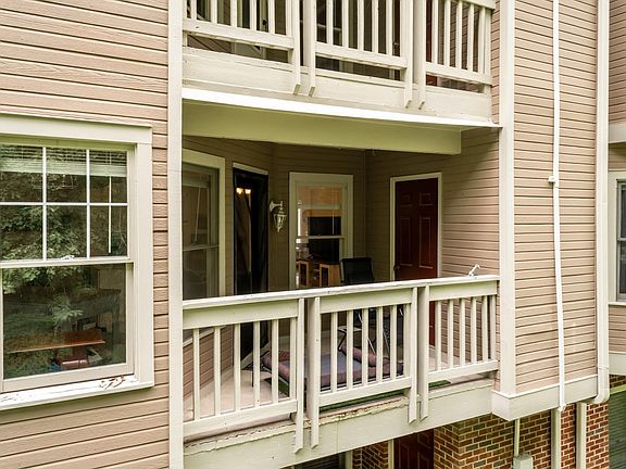 3rd image of 107 Killam Ct APT 1C