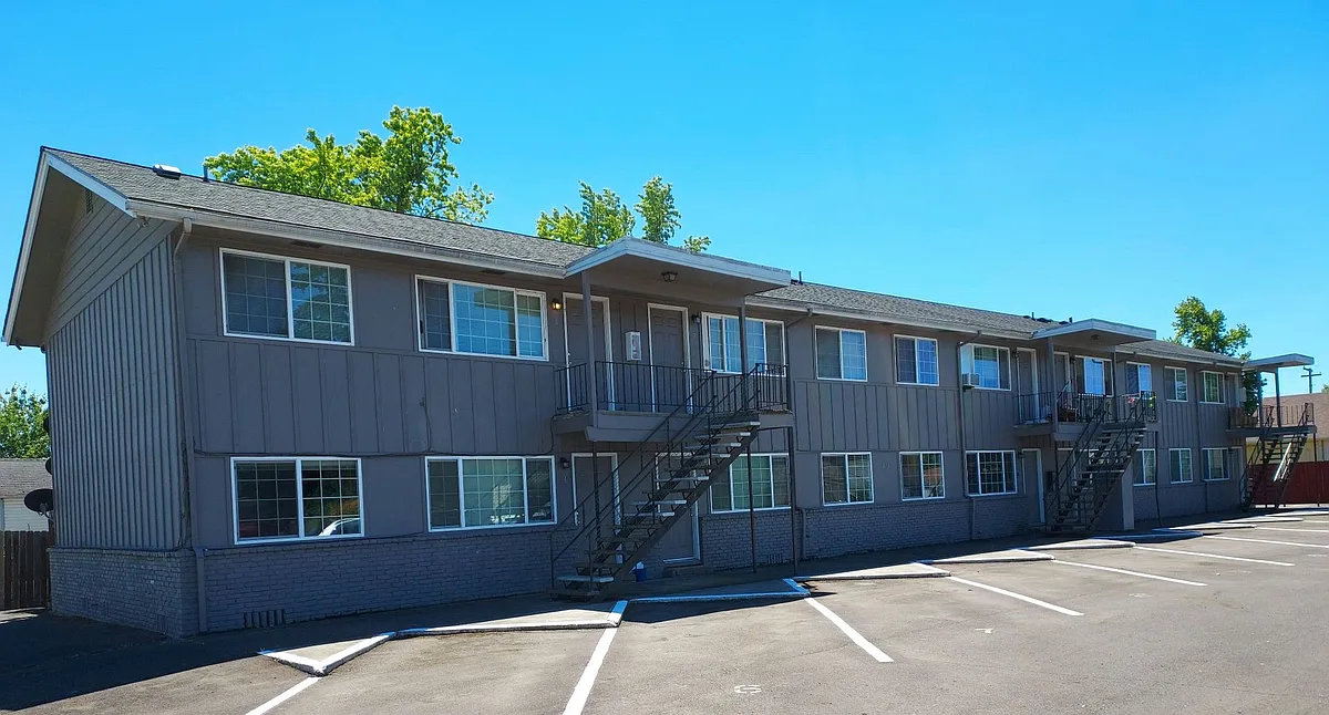Building Photo - 810 18th Ave SW #5