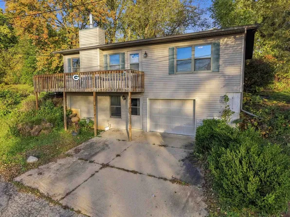 8 E Deerfield St, Deerfield, WI 53531