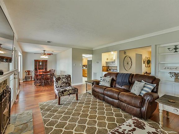 2nd image of 2615 Country Place Dr
