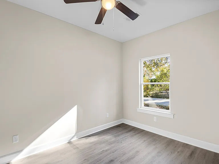 1523 S Cedar St — Photo 17