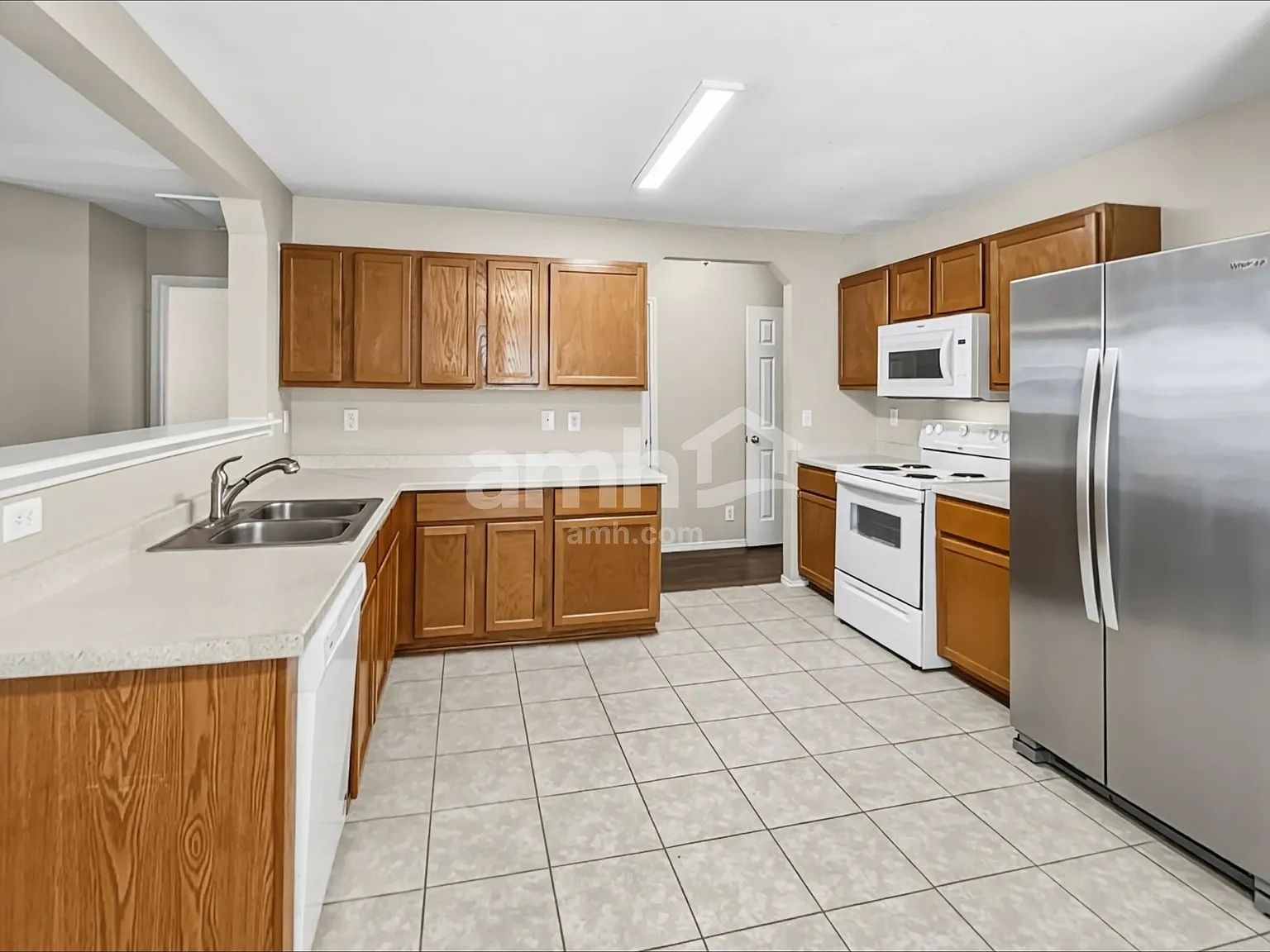 4 bed, 2.5 bath, 2595 sqft, $2,025 — Photo 3