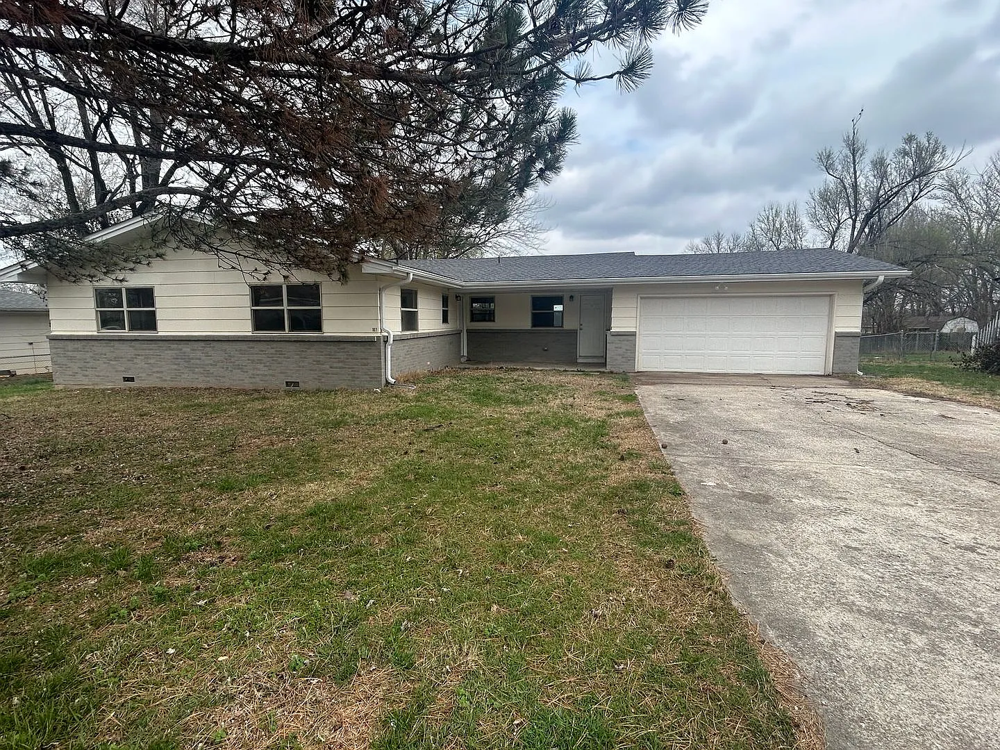 Newly Renovated 3 bedroom home — Photo 1