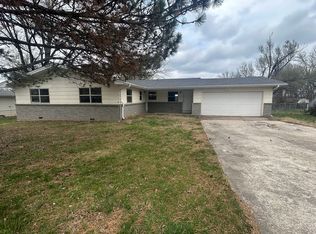 107 W Maple St, Nixa, MO 65714