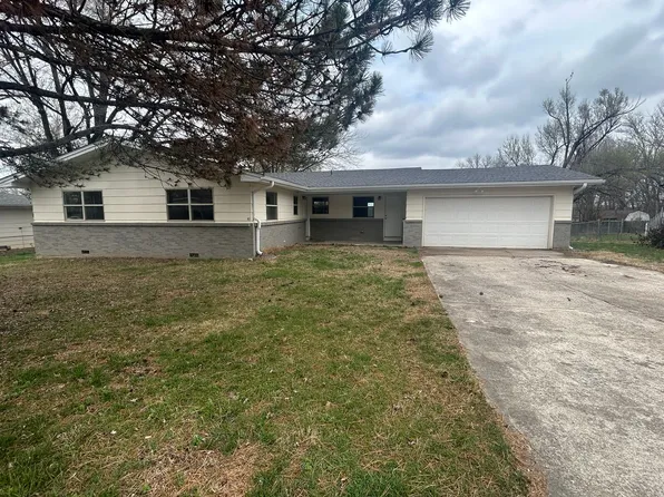 107 W Maple St, Nixa, MO 65714