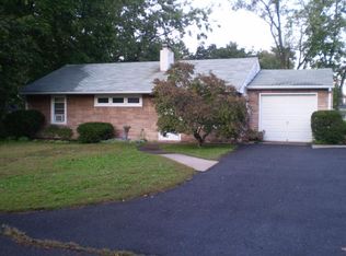 10 Berwick Dr, Piscataway, NJ 08854