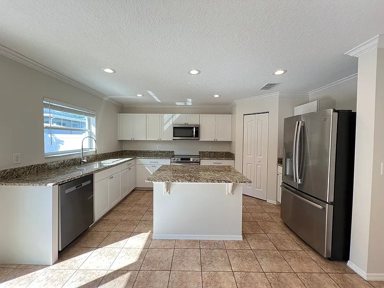 13740 Laranja St — Photo 3