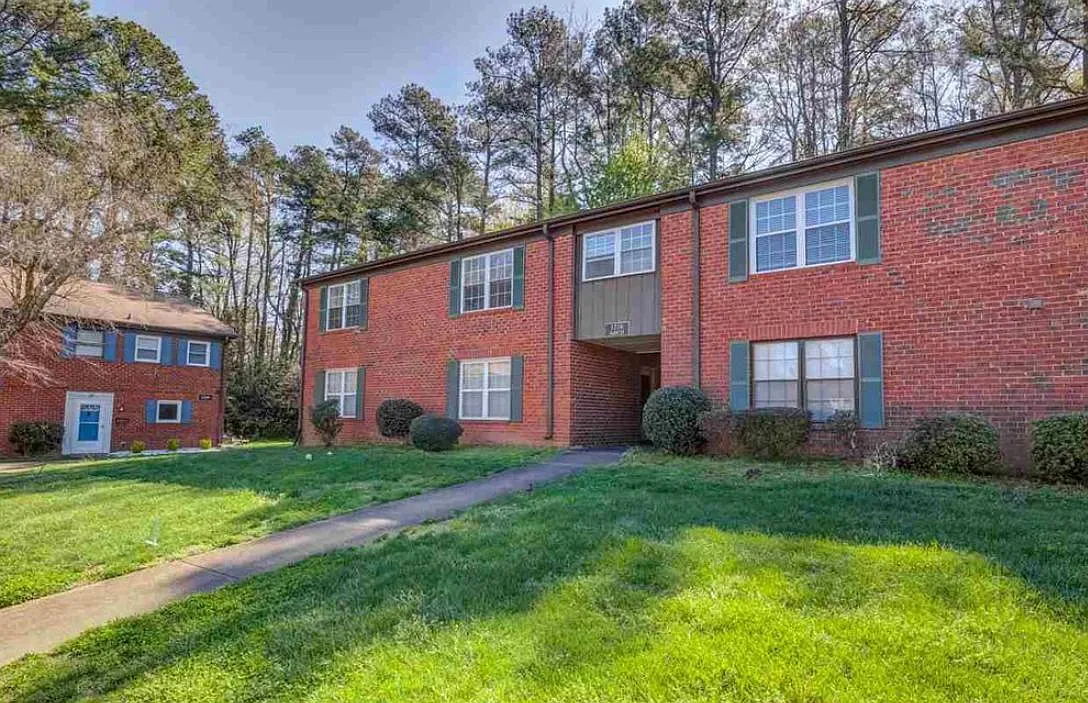 2 bed, 1039 sqft, $1,650 — Photo 1