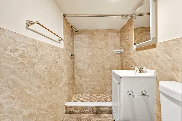 Bathroom, photo 2