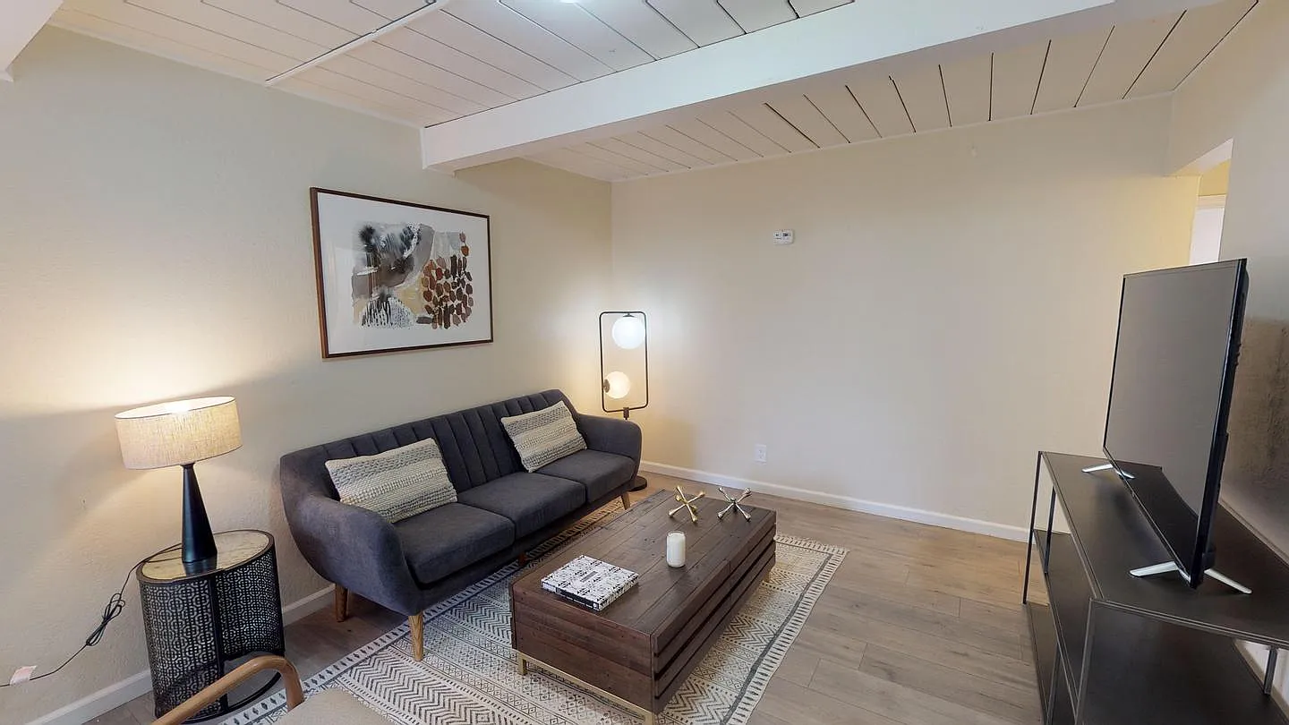 Private Bedroom in Recently Updated Menlo Park Home Near Facebook HQ - 762 Hamilton Avenue — Photo 2