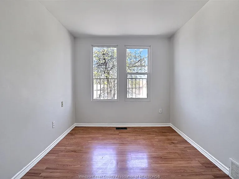 401 Parent Ave #2 — Photo 9