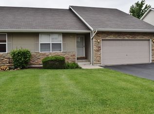 1117 Rose Dr, Sycamore, IL 60178