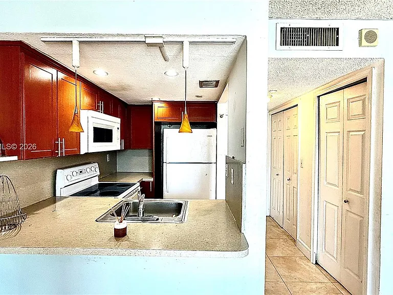 1035 West Ave #306 — Photo 6