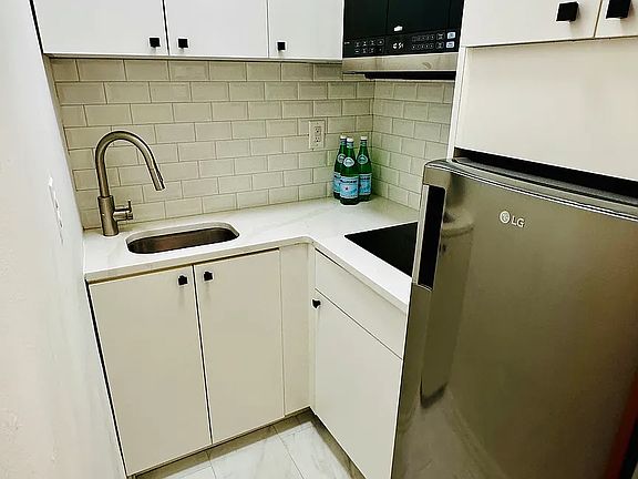 4th image of 2788 Broadway #2H