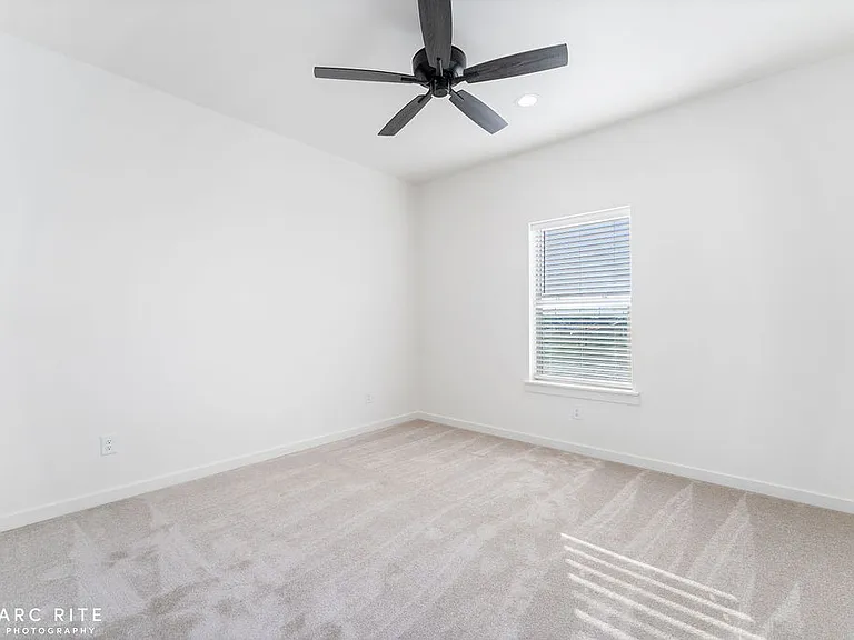 310 Homestead Ave #7 — Photo 12