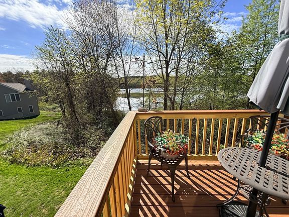 2nd image of 34 Sawmill Pond Rd Unit 34