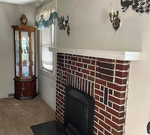 4th image of 2240 N Glenn Ave