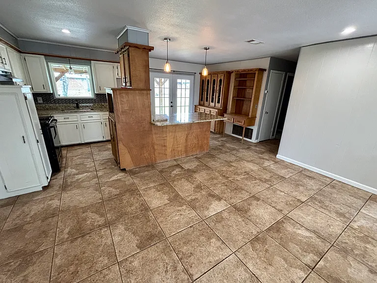 204 Brook St — Photo 7