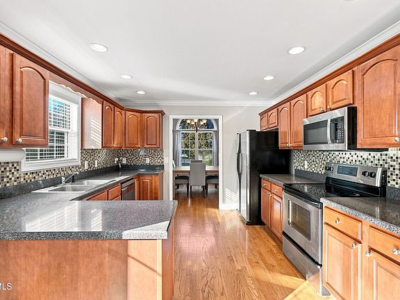 2nd image of 200 Carnegie Ct