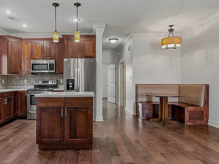 1016 Villa — Photo 17