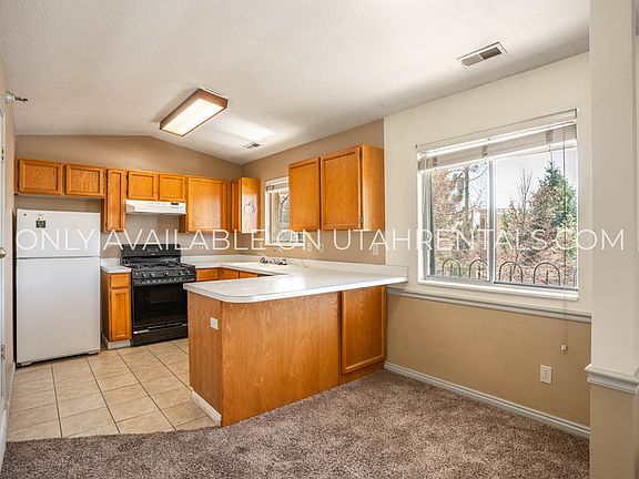 2nd image of 166 N 400 W APT 21
