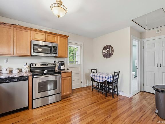 5th image of 19 Oak Ridge Drive
