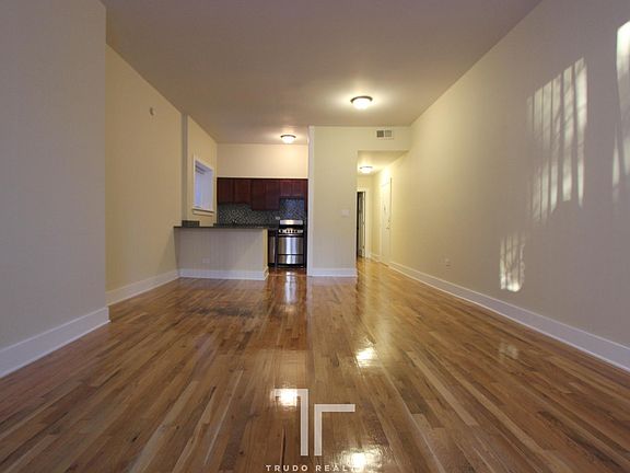 3rd image of 1425 N Dearborn St APT 04C
