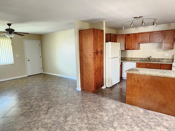 3rd image of 1642 W Mountain View Dr