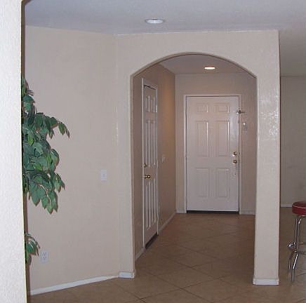 Dramatic Entry w/Arches!