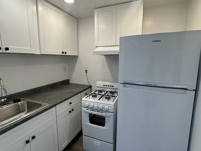 1204 N Normandie Ave — Photo 3