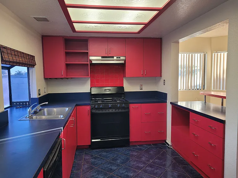 8525 Vinmar Ave — Photo 3