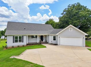 1051 Twin Rivers Rd, Greensboro, GA 30642