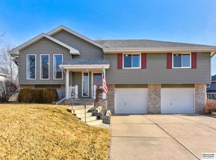 2012 Dana Ln, Papillion, NE 68133
