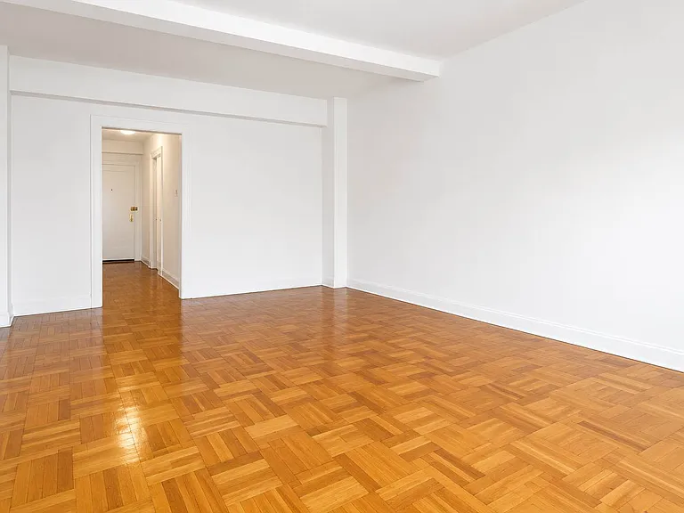 433 W 34th St #5C — Photo 4