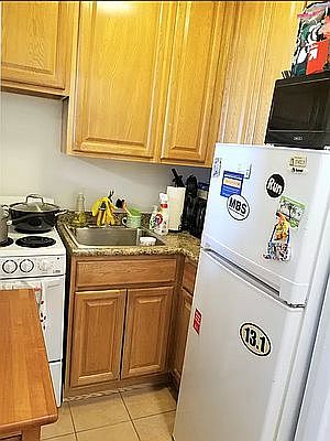 5th image of 1667 1st Ave #1S