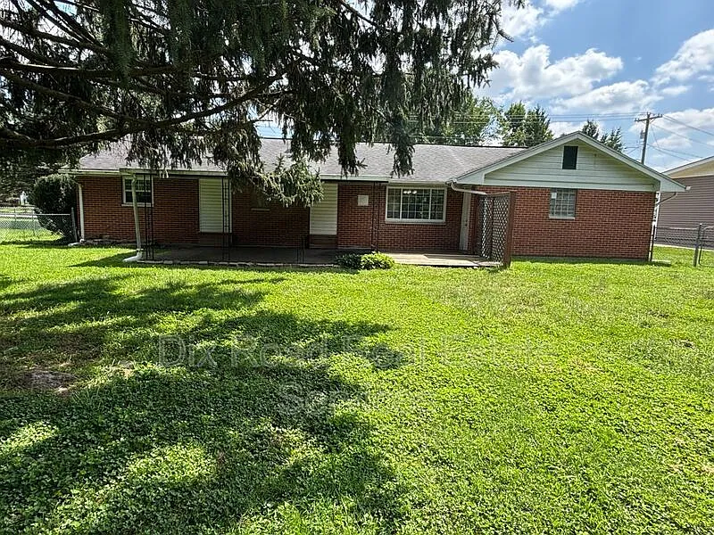 3 bed, 1.0 bath, 1050 sqft, $1,675 — Photo 3