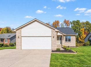 5459 Pear Tree Dr, Burton, MI 48519
