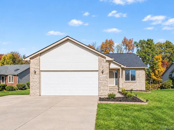 5459 Pear Tree Dr, Burton, MI 48519