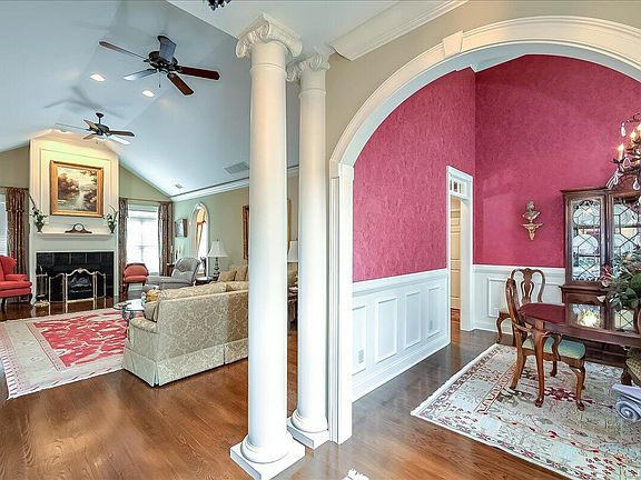 5th image of 1009 Taylor Ln