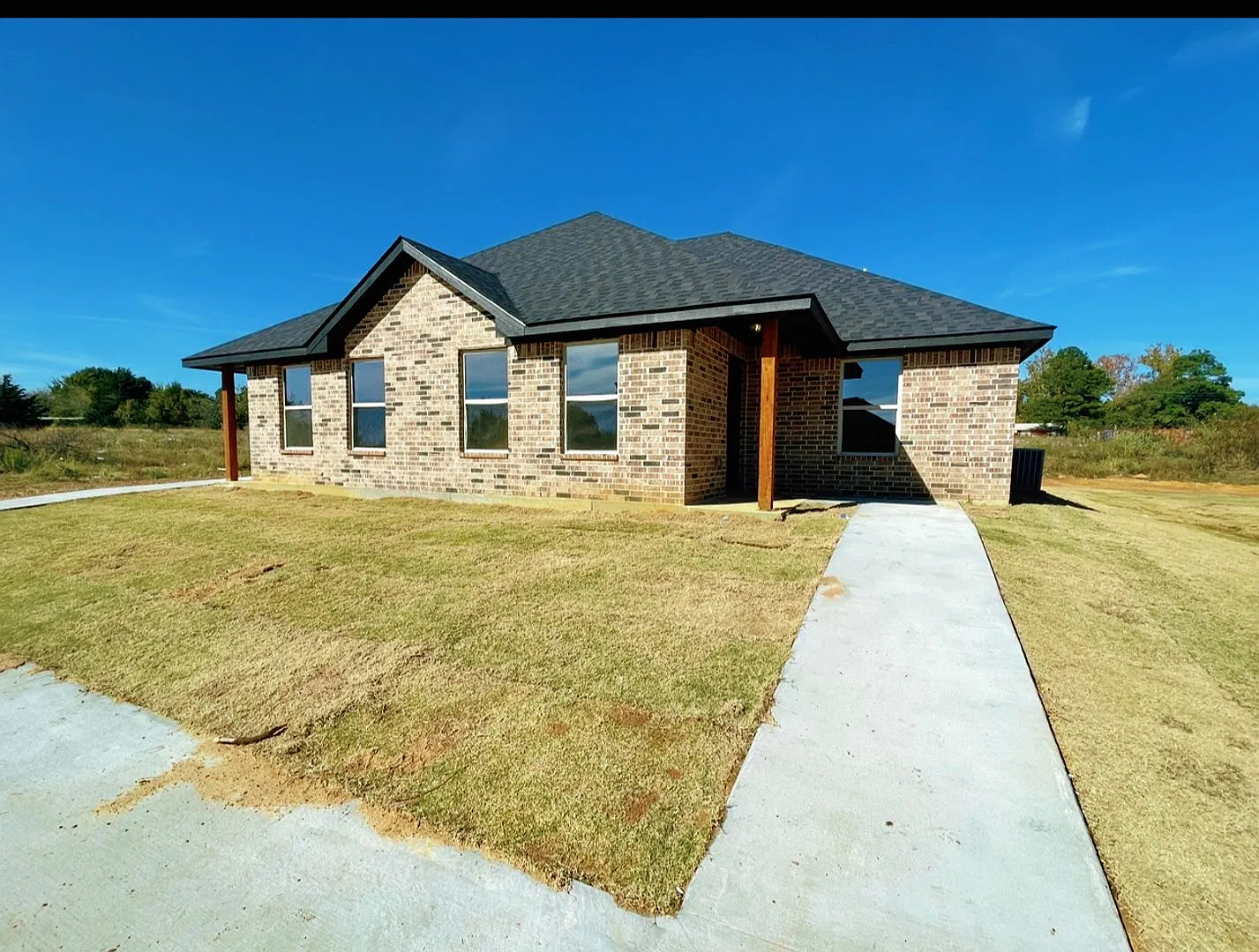 Cute duplex in a quiet community — Photo 1