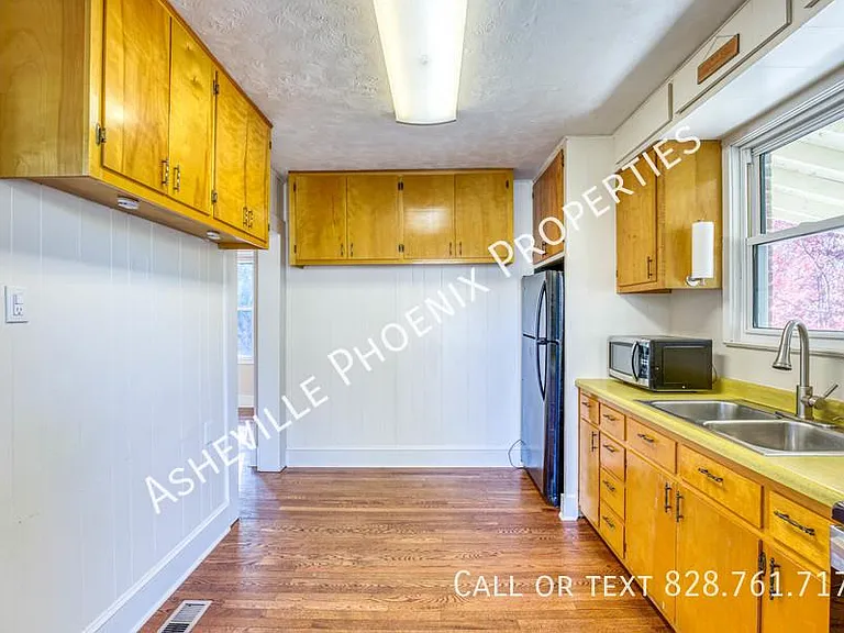 8 Enka Oak St — Photo 16