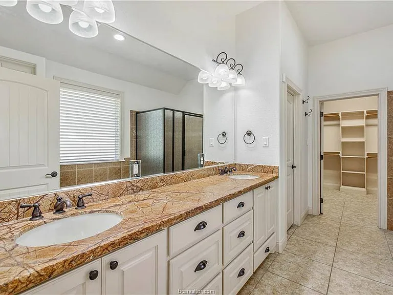 15701 Timber Creek Ln — Photo 19
