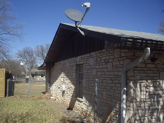 3rd image of 206 W Glenmoor Dr